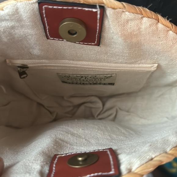 Sun N’ Sand Seagrass Round straw crossbody bag - Picture 7 of 9